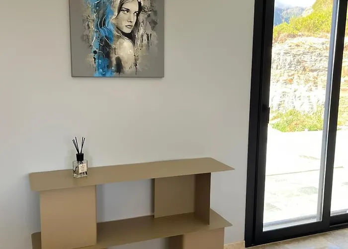 Villa A Roccia Entre Et Montagne Avec Piscine Privee